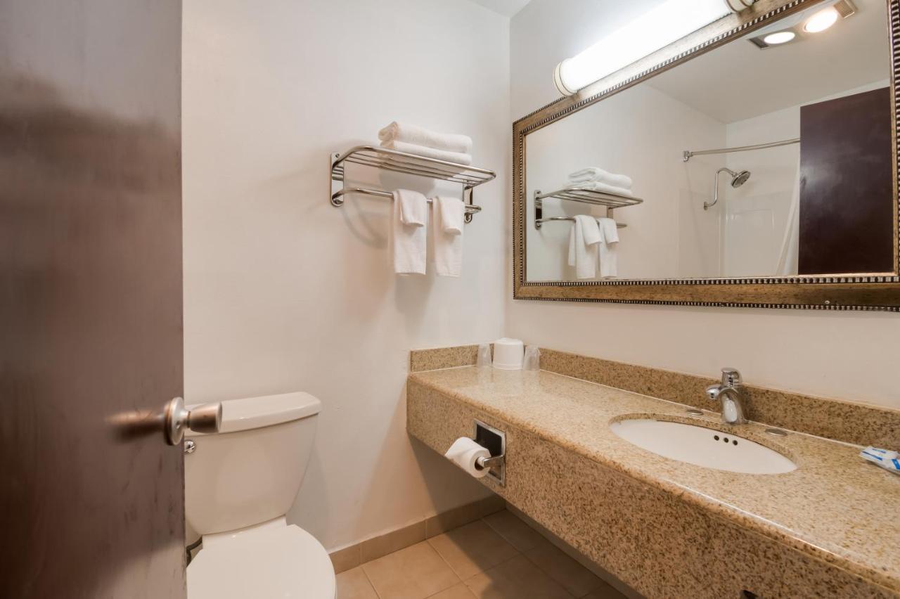 Rodeway Inn & Suites Hwy 217 & 26 W Portland Luaran gambar